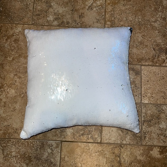 Sequin pillow - sequins on one side - Picture 2 of 4